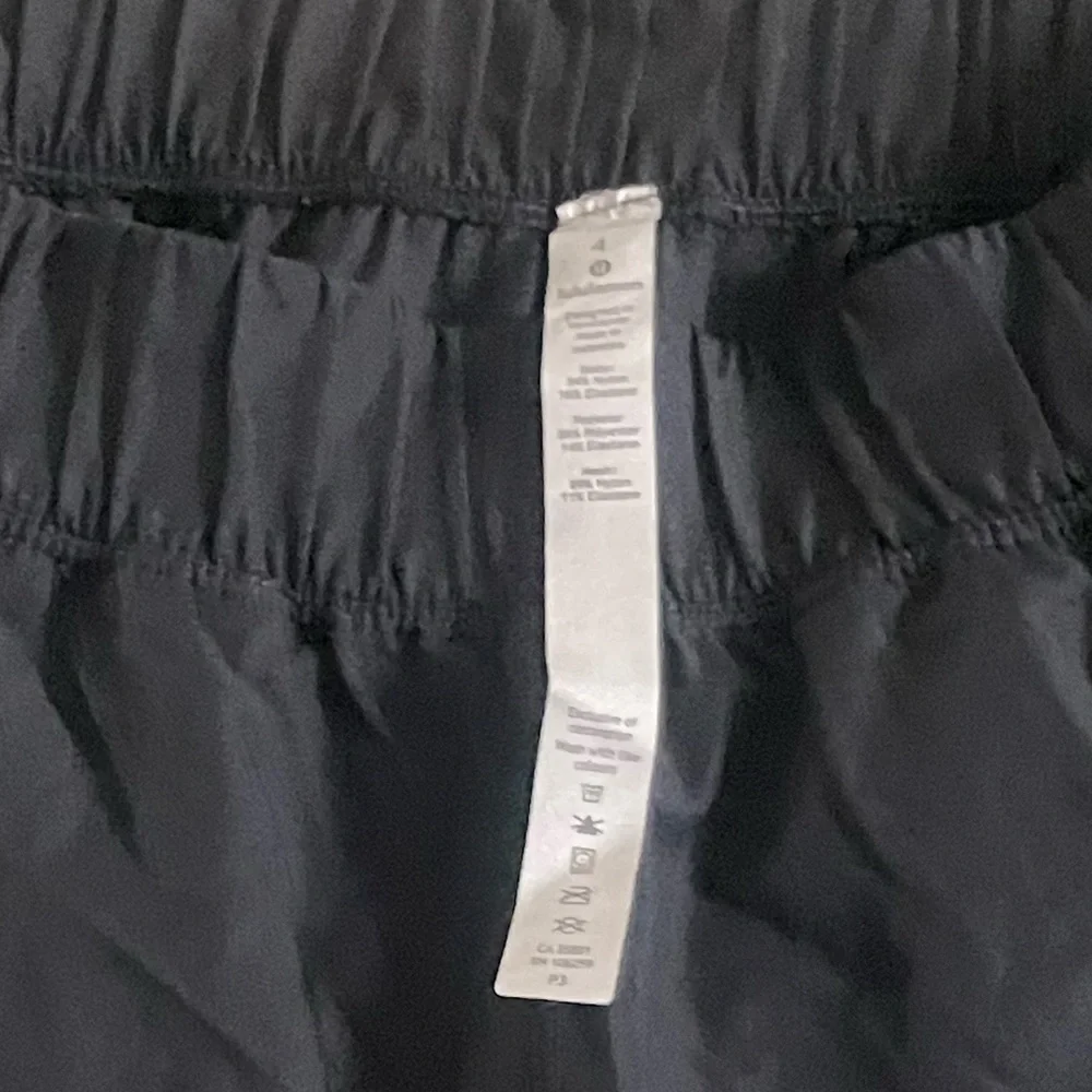 Lululemon black crop leggings size 4